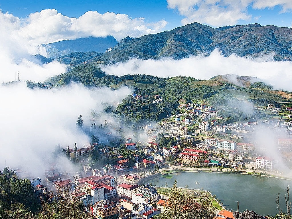 Sapa terraced rice fields and mountain landscape