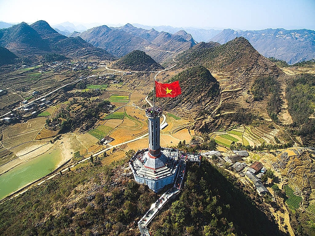 Lung Cu Flag Tower Ha Giang panoramic mountain view