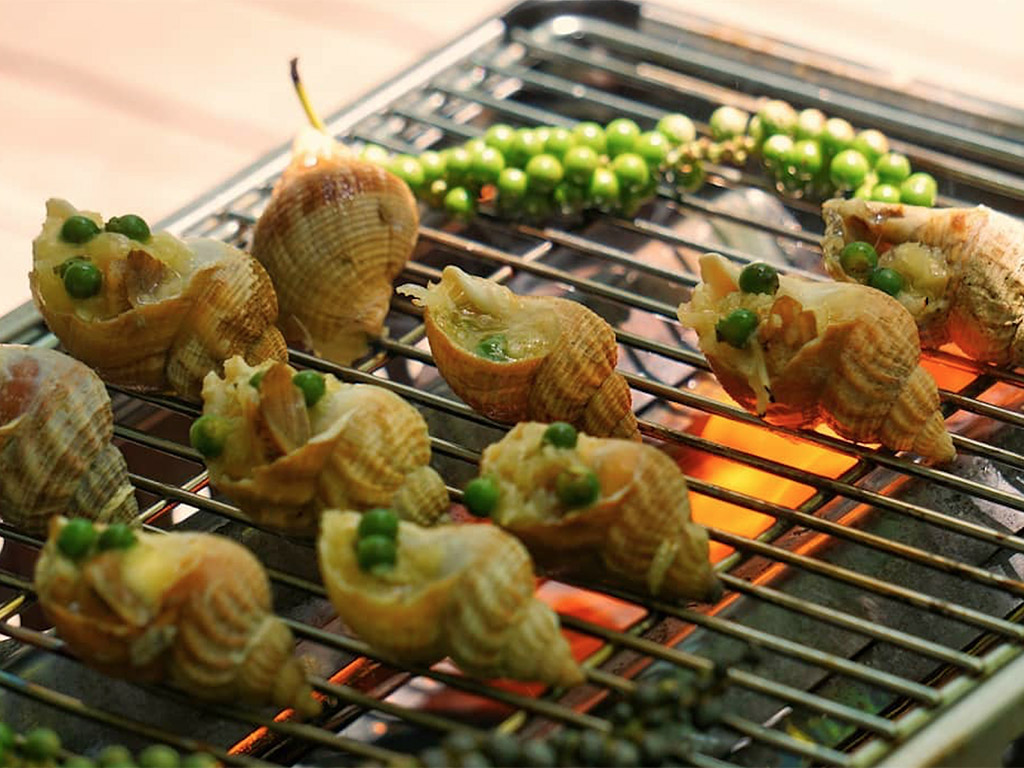 Oc - Snails & Shellfish Saigon