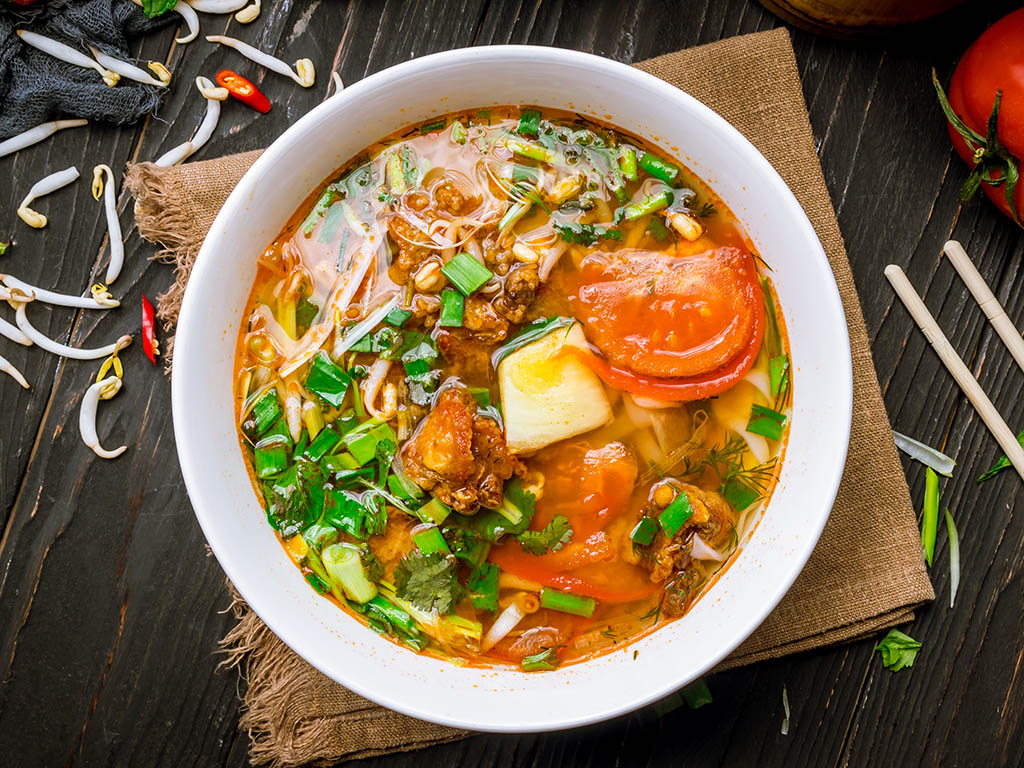Phở miền Trung đậm đà dầu điều