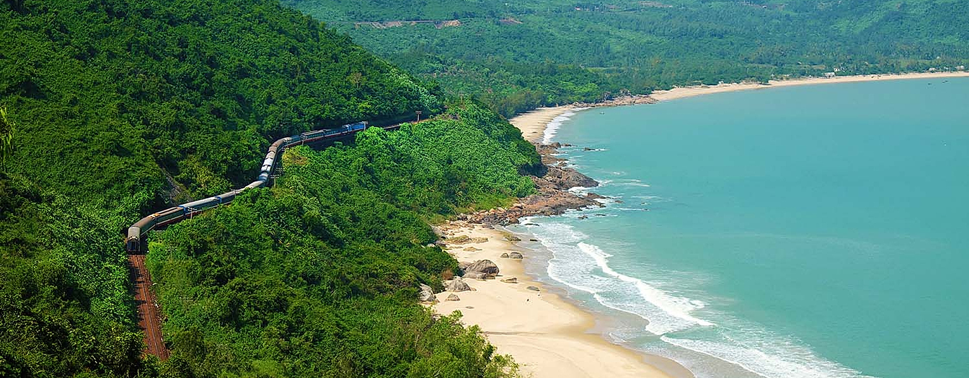 10 Days in Vietnam - Coastal Train Hai Van Pass