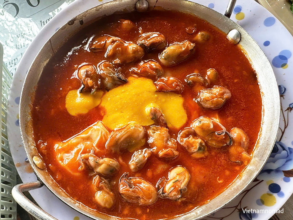 Hau ne - sizzling oysters Vung Tau