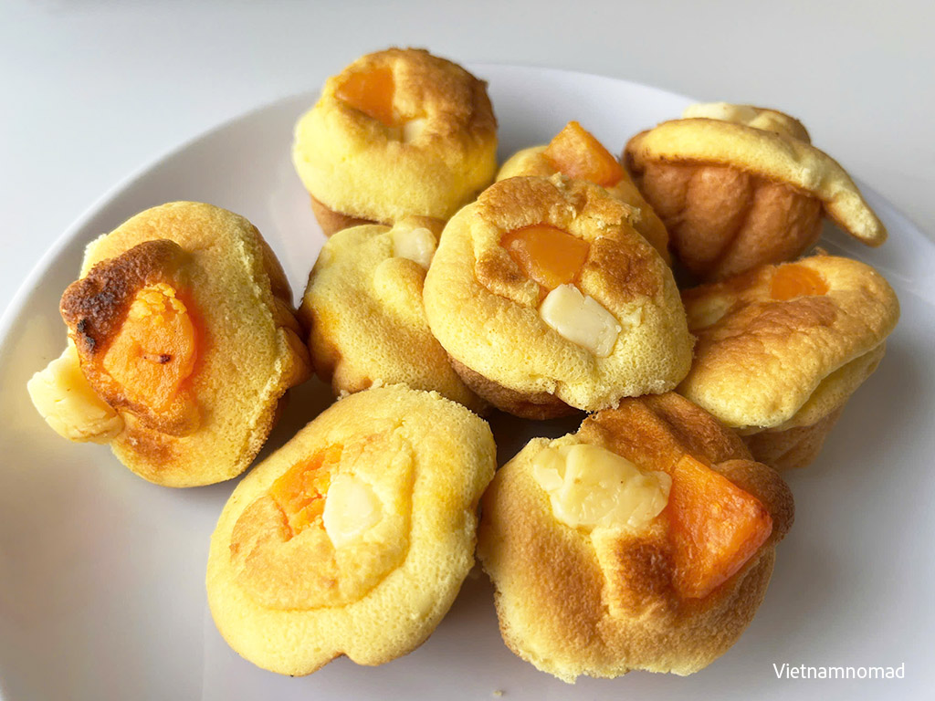 Banh bong lan trung muoi - salted egg sponge cake Vung Tau